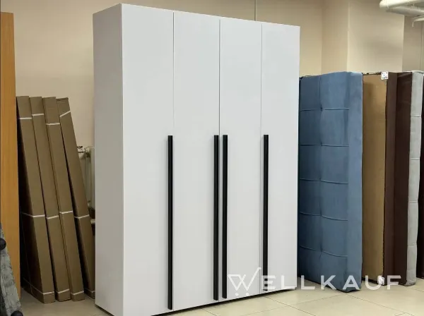 Kleiderschrank