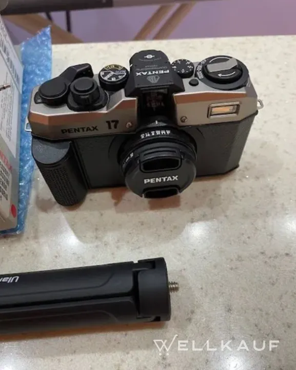 Pentax 17