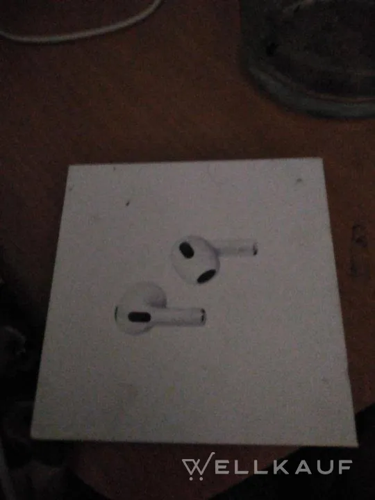 AirPods