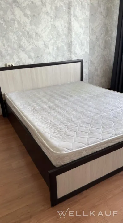 Doppelbett mit Matratze