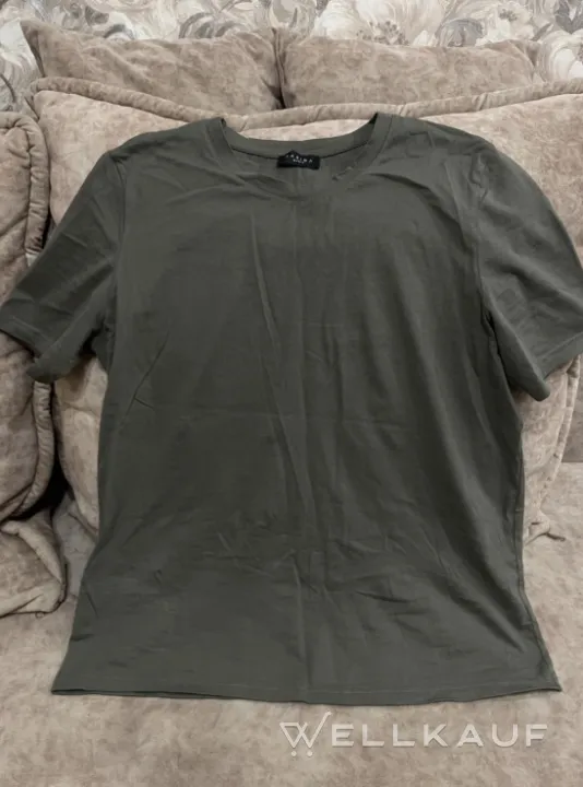 Khakifarbenes T-Shirt
