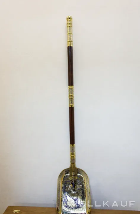 Amulett Spaten
