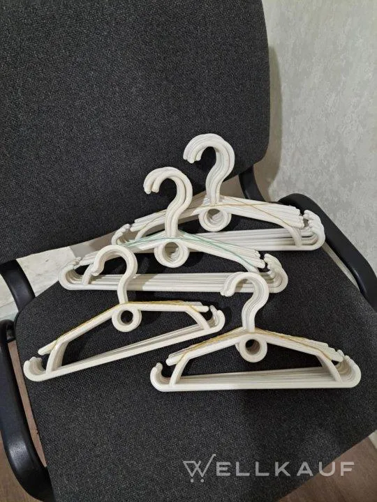 Die Kleiderbügel sind neu