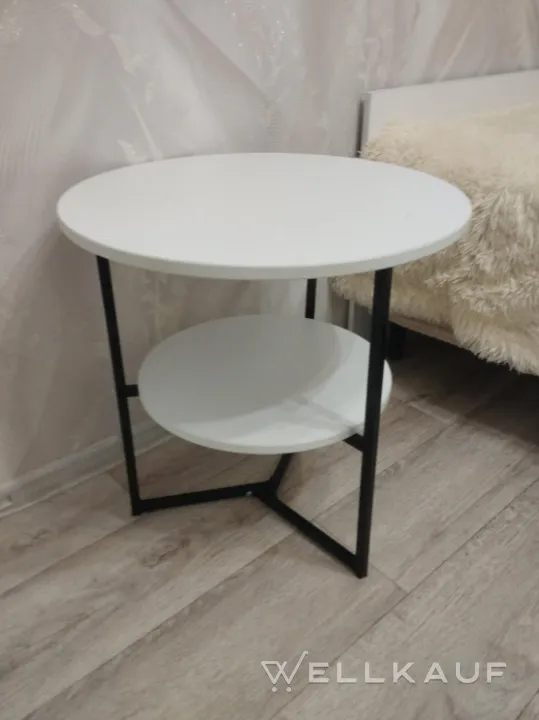 Couchtisch. Neu