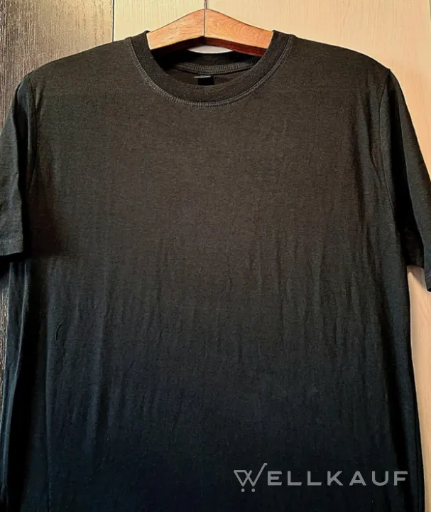 Schwarzes T-Shirt