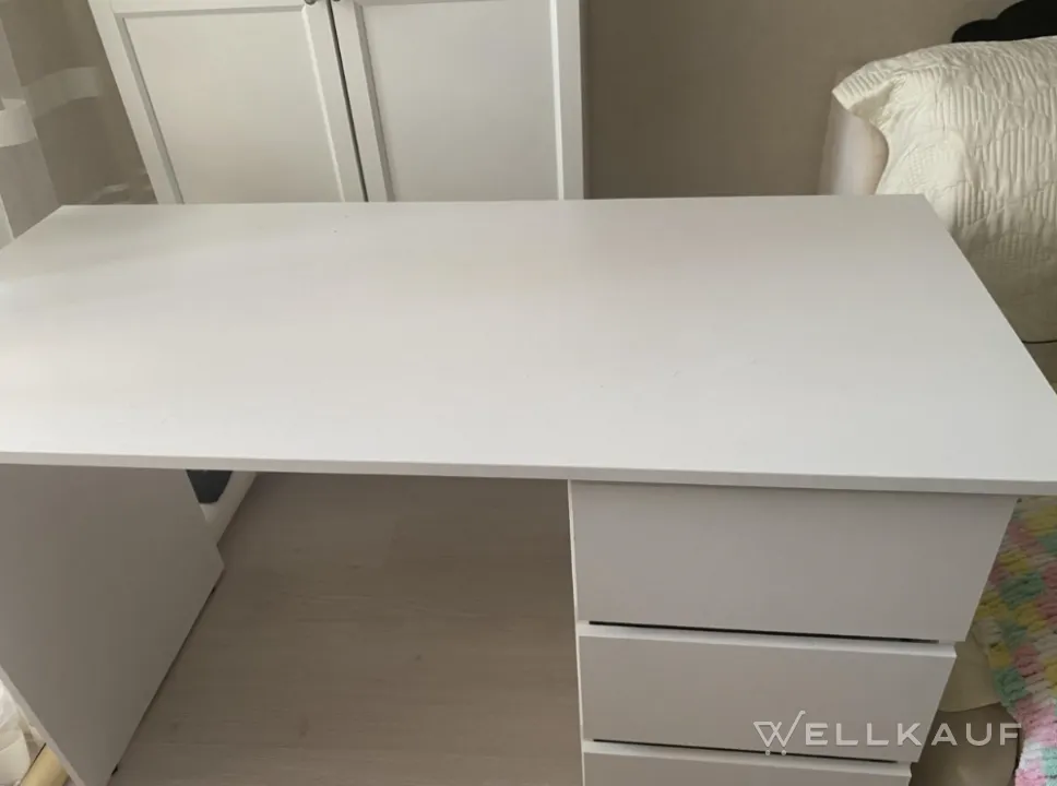 Schreibtisch
