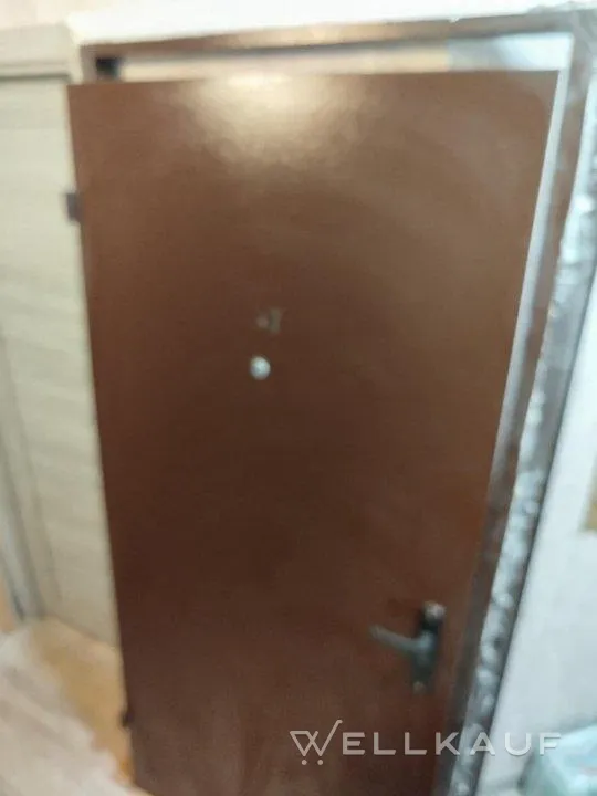 Eingangstür aus Metall