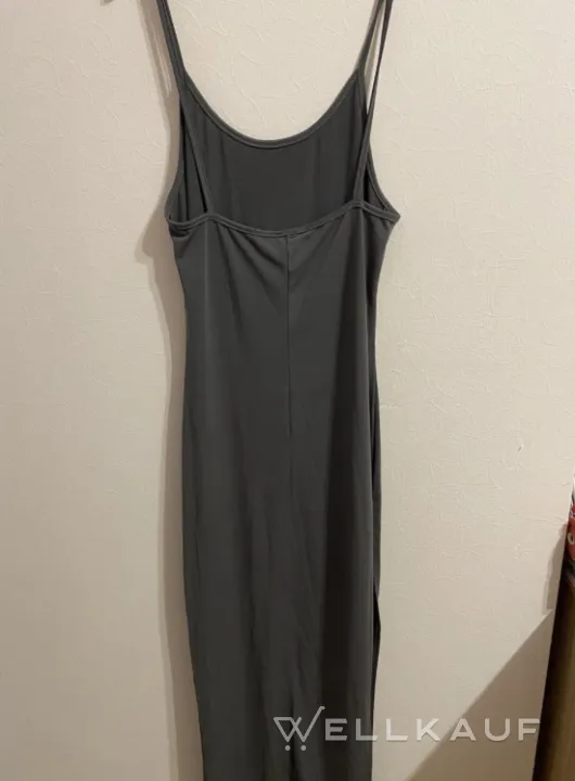 Kleid mit Schlitz