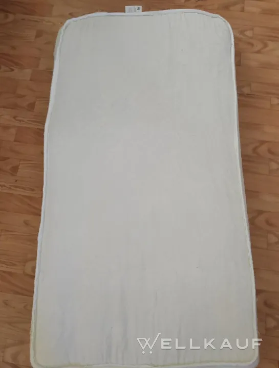 Matratze für ein Babybett