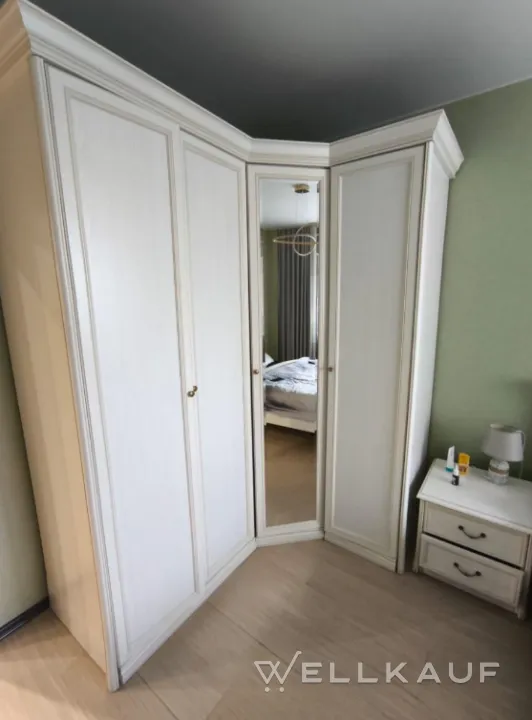 Kleiderschrank