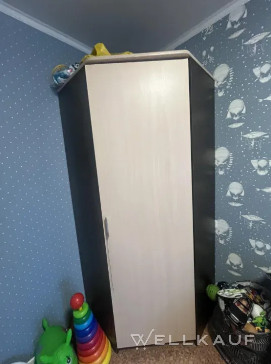 Geräumiger Eckschrank