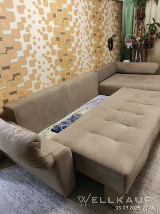 Das Sofa ist fast neu