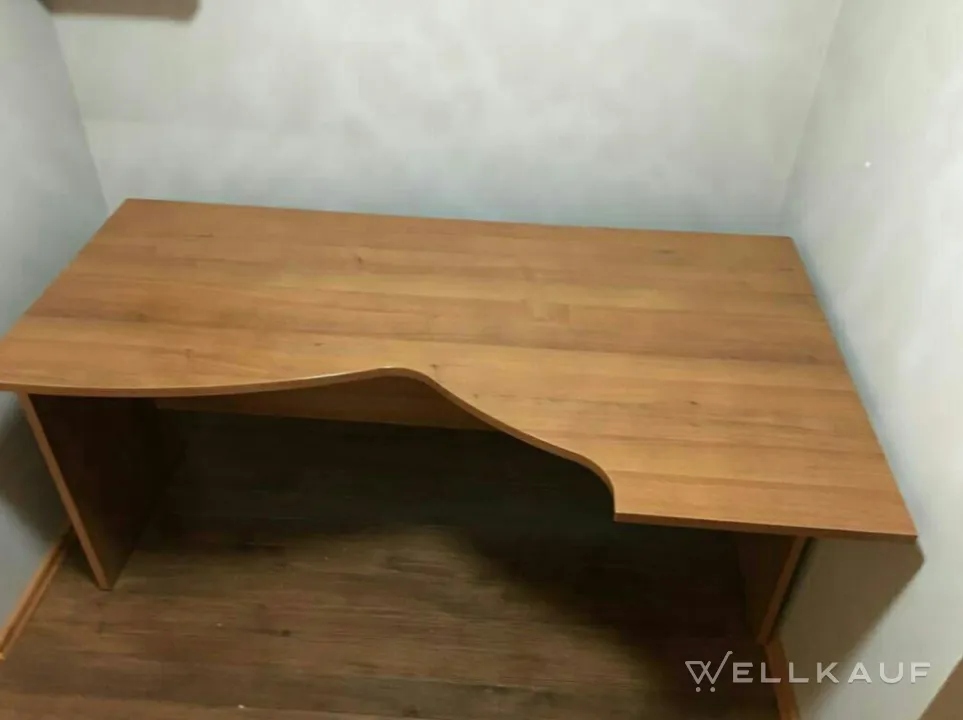Schreibtisch