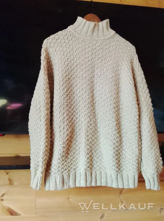 Warmer neuer Pullover