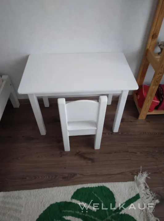 Tisch und Stuhl 