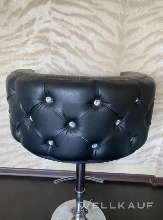 Barhocker mit Strasssteinen