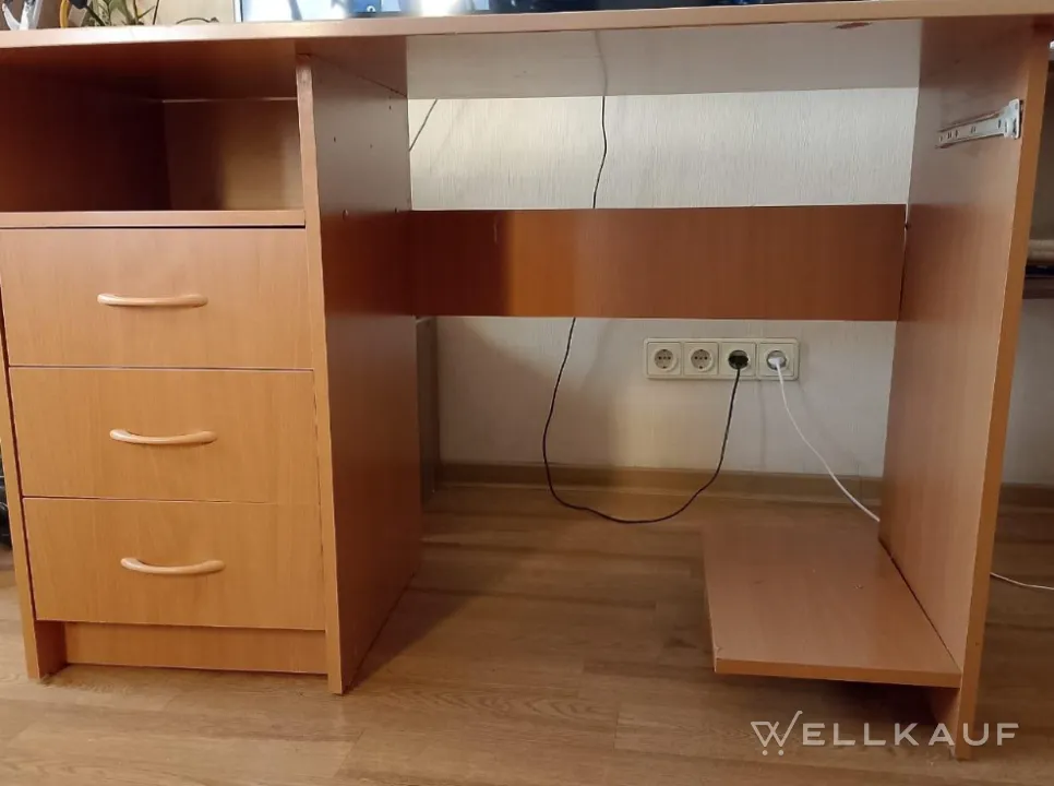 Schreibtisch