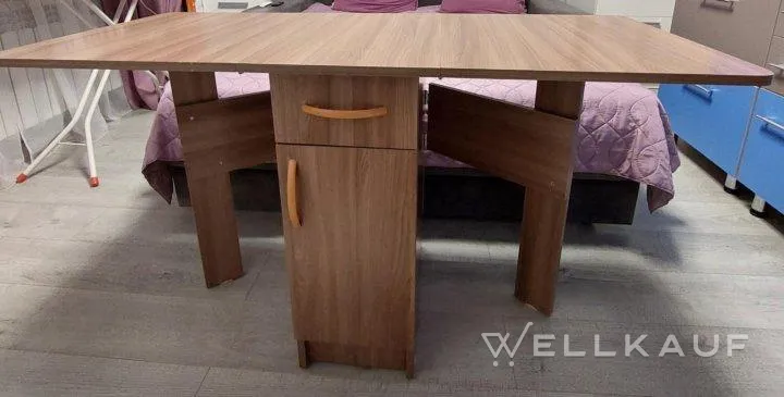 Ausziehtisch.