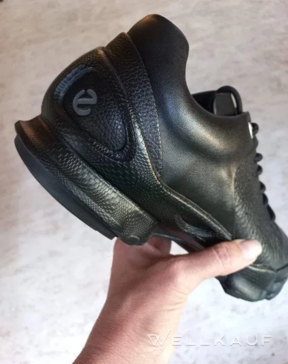 Turnschuhe.