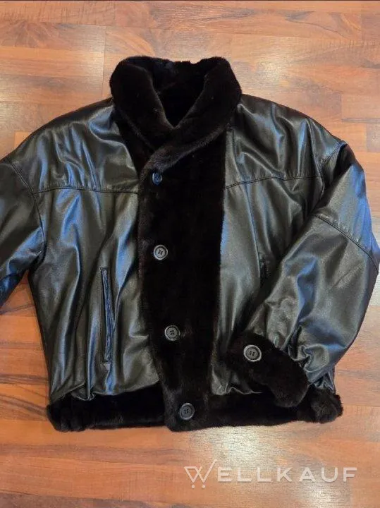 Lederjacke mit Pelzfutter.