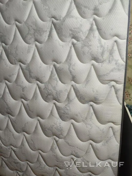 Matratze 160 × 200 cm.