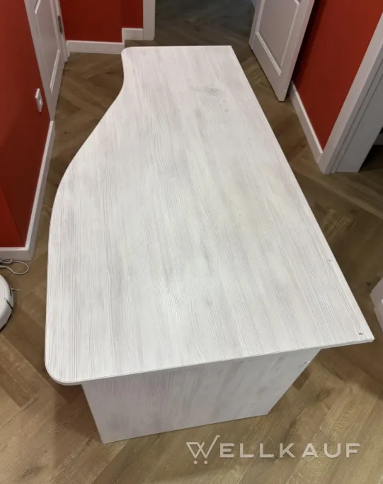 Schreibtisch