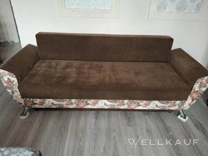 Modisches Sofa.