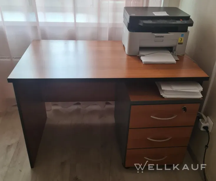Schreibtisch