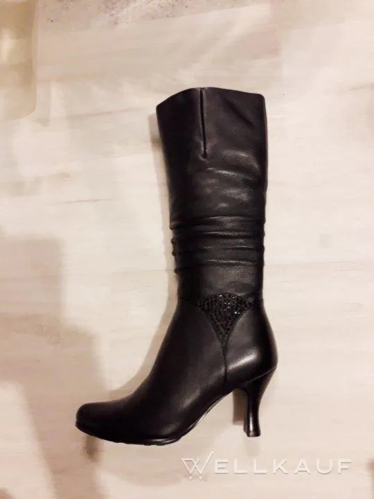 Lederschuhe.