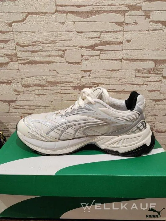 Puma Turnschuhe.