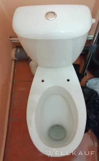 Toilette mit Spülkasten