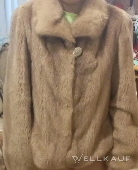 Nerzmantel.