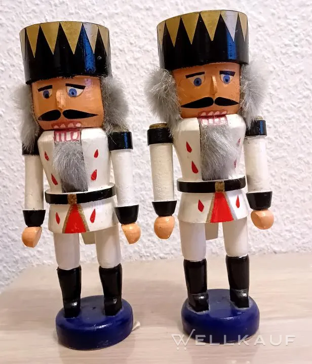 2 Nussknacker zur Dekoration