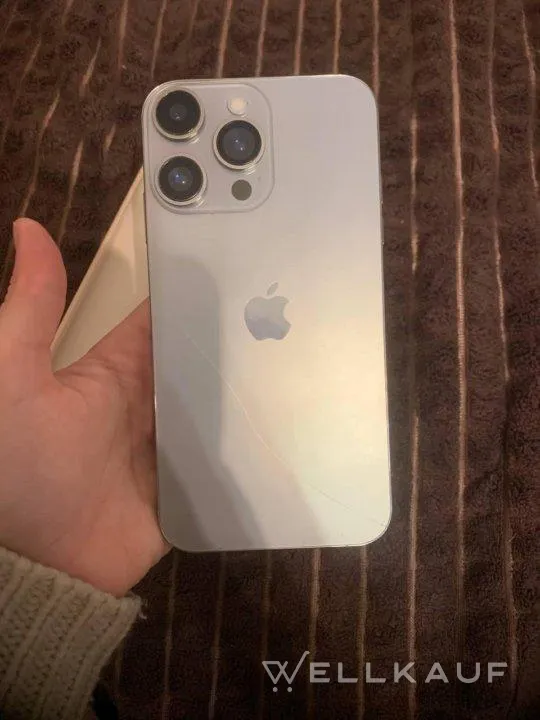 iPhone XR im Gehäuse 15 Pro