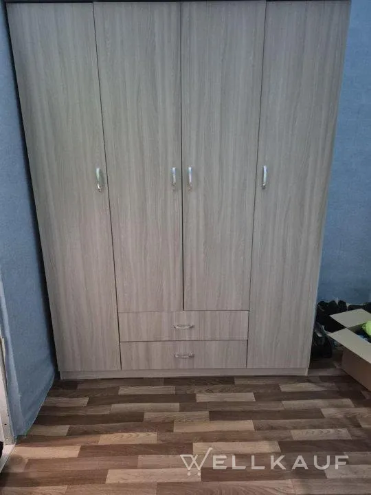 Kleiderschrank