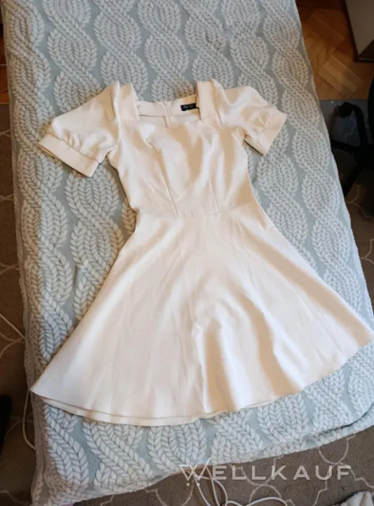 Zartes beigefarbenes Kleid 40