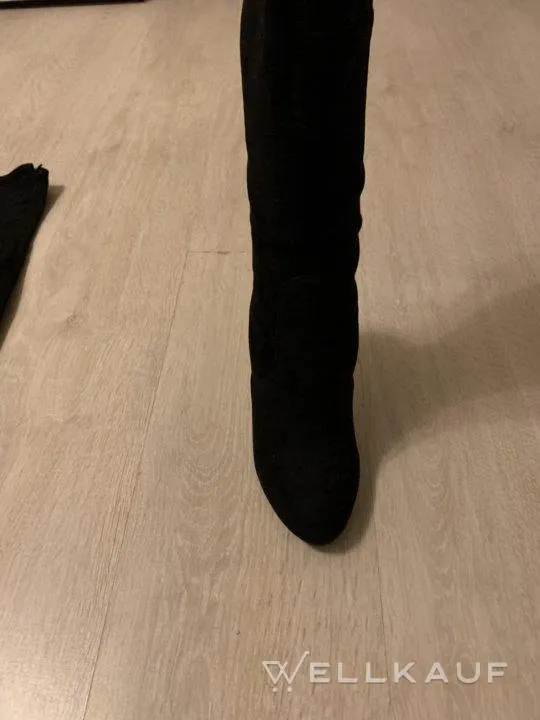 Oberschenkelhohe Stiefel