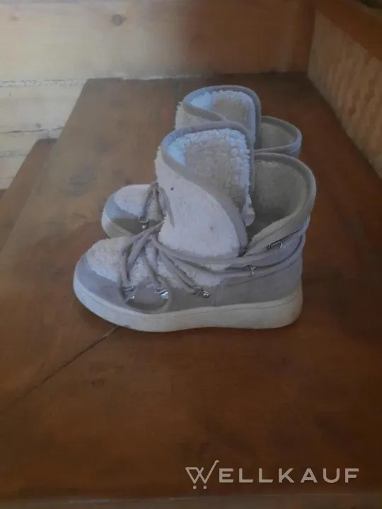 Winterstiefel für ein Mädchen