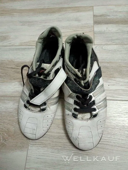 Männliche Schnürstiefel