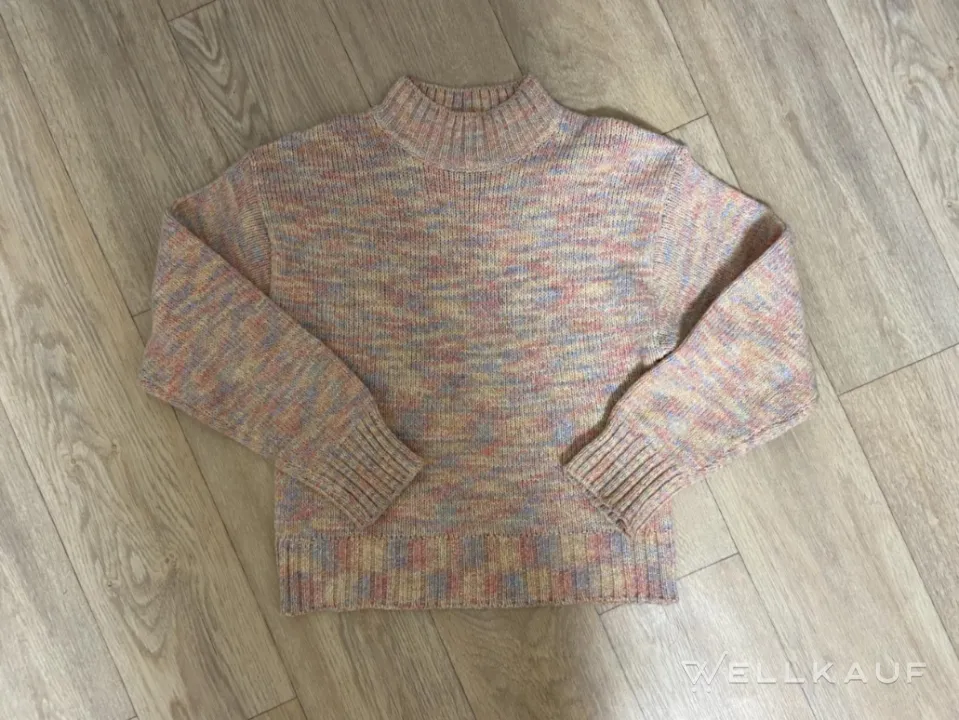 Regenbogenfarbener Pullover