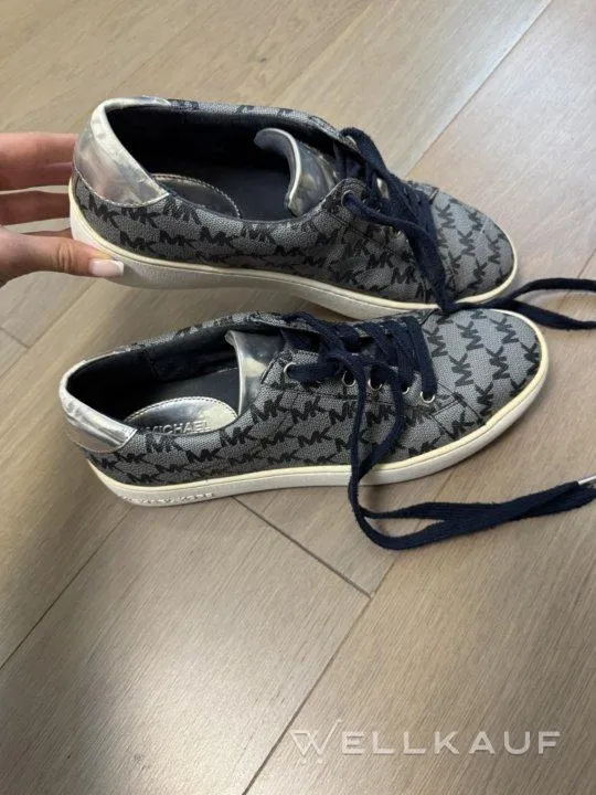 Michael Kors Sneakers.