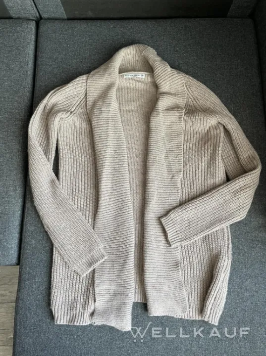 Beige Strickjacke