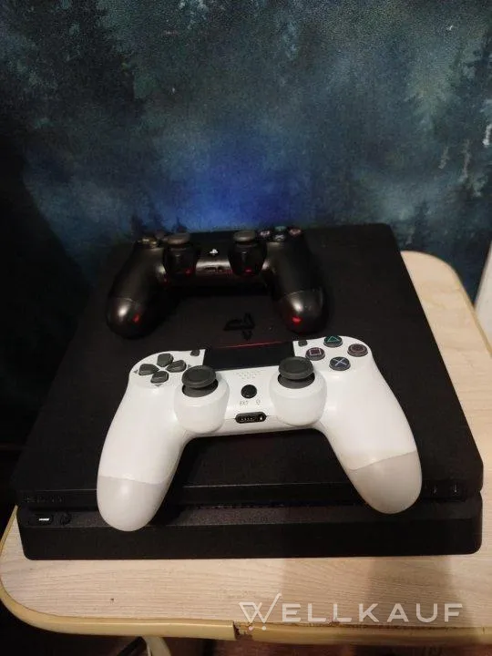 PlayStation 4 Slim 500 GB.