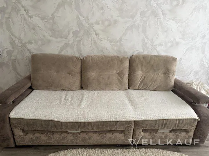 Gebrauchtes Sofa.