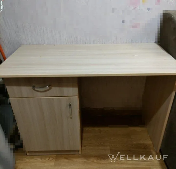 Schreibtisch
