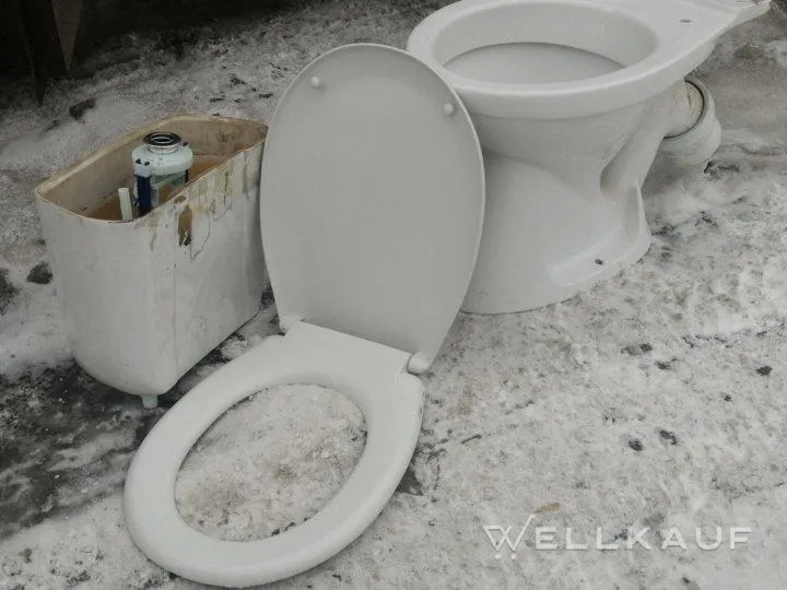 WC mit Spülkasten