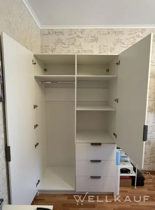 Kleiderschrank