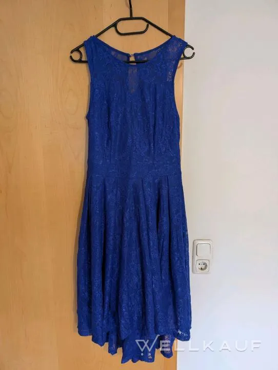 Blaues Knielanges Kleid