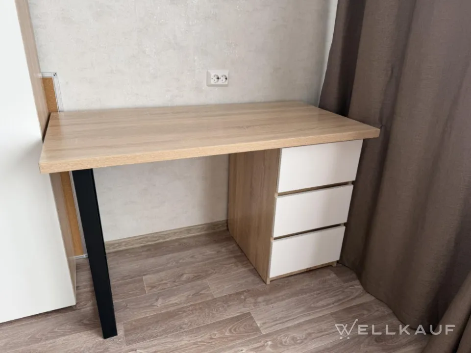 Schreibtisch