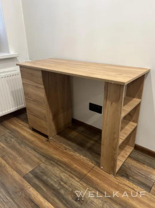 Schreibtisch